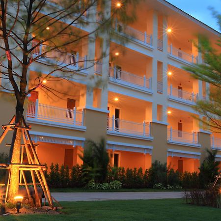 The One Residence Hotel Bangkok Buitenkant foto