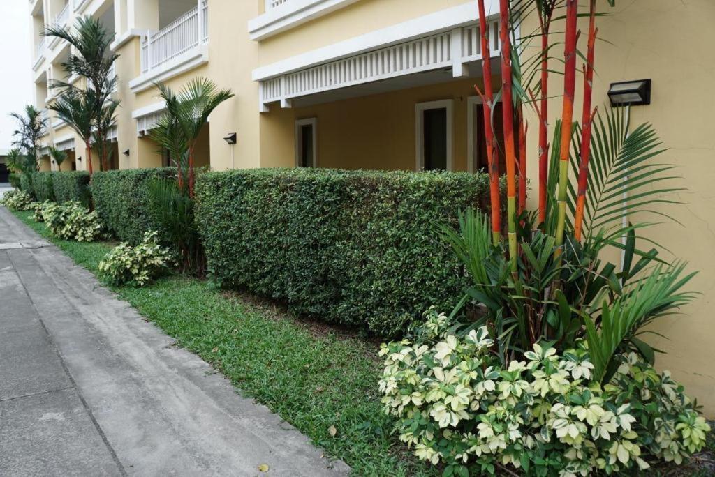 The One Residence Hotel Bangkok Buitenkant foto