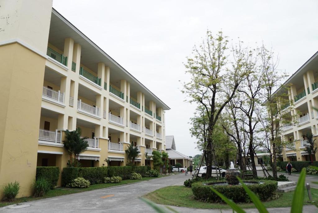 The One Residence Hotel Bangkok Buitenkant foto