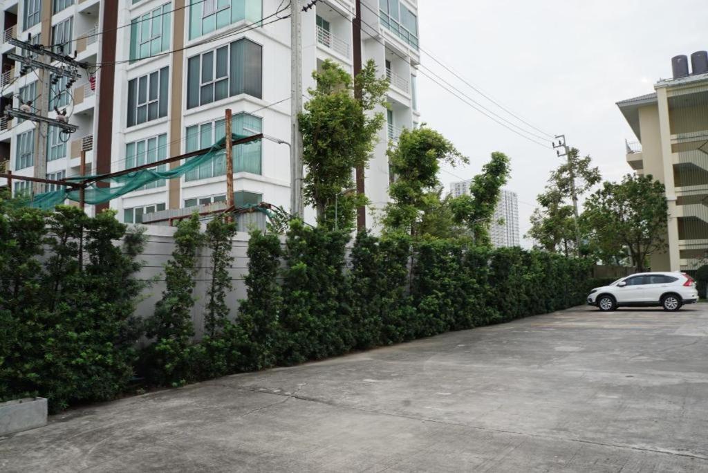 The One Residence Hotel Bangkok Buitenkant foto