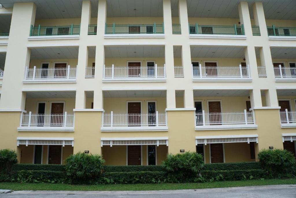 The One Residence Hotel Bangkok Buitenkant foto