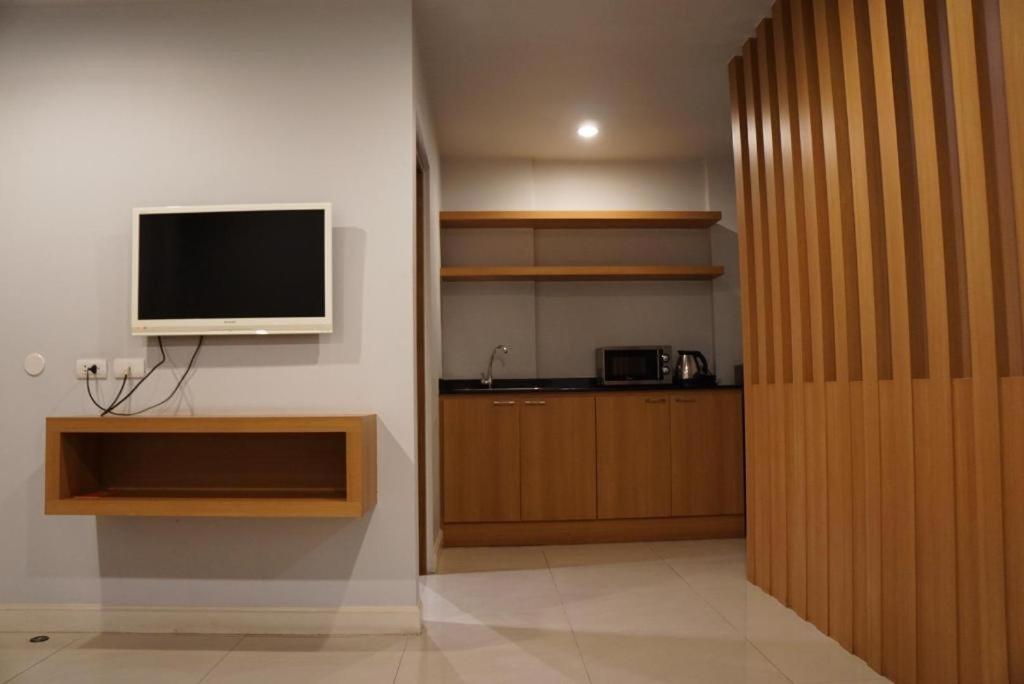 The One Residence Hotel Bangkok Buitenkant foto