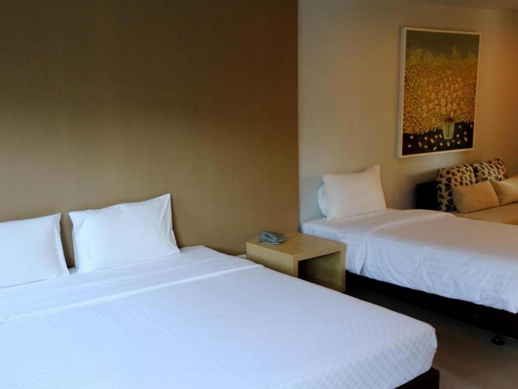 The One Residence Hotel Bangkok Buitenkant foto