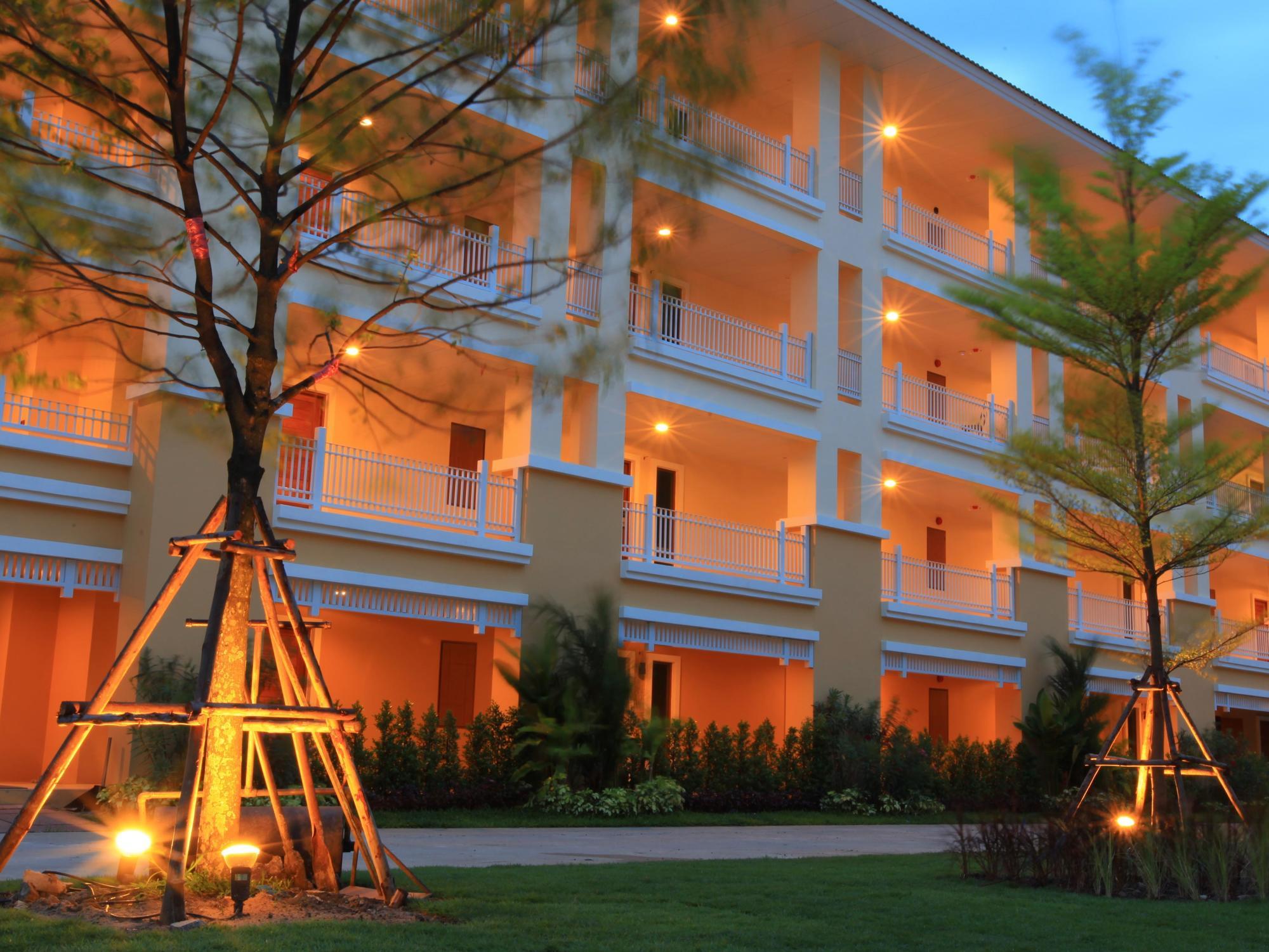The One Residence Hotel Bangkok Buitenkant foto