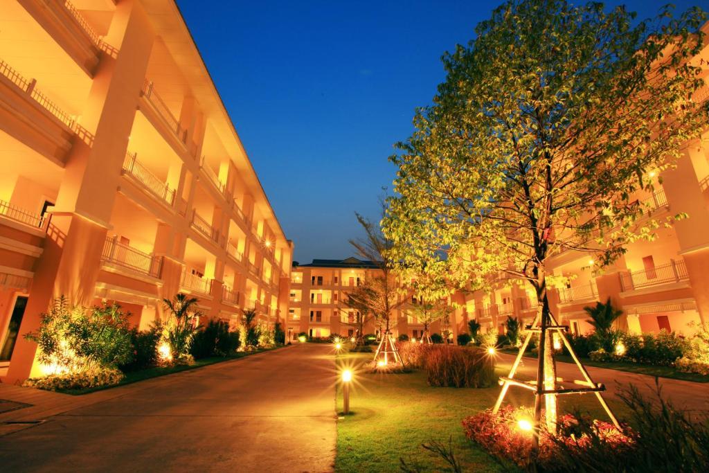 The One Residence Hotel Bangkok Buitenkant foto