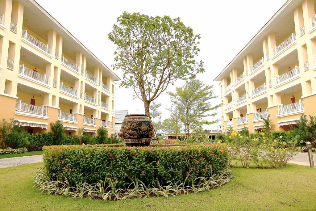 The One Residence Hotel Bangkok Buitenkant foto